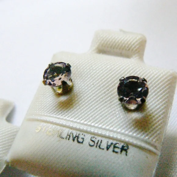 Lot of 2 New Sterling Silver 925 round cut Amethyst & Garnet stone Stud Earrings - Picture 5 of 8